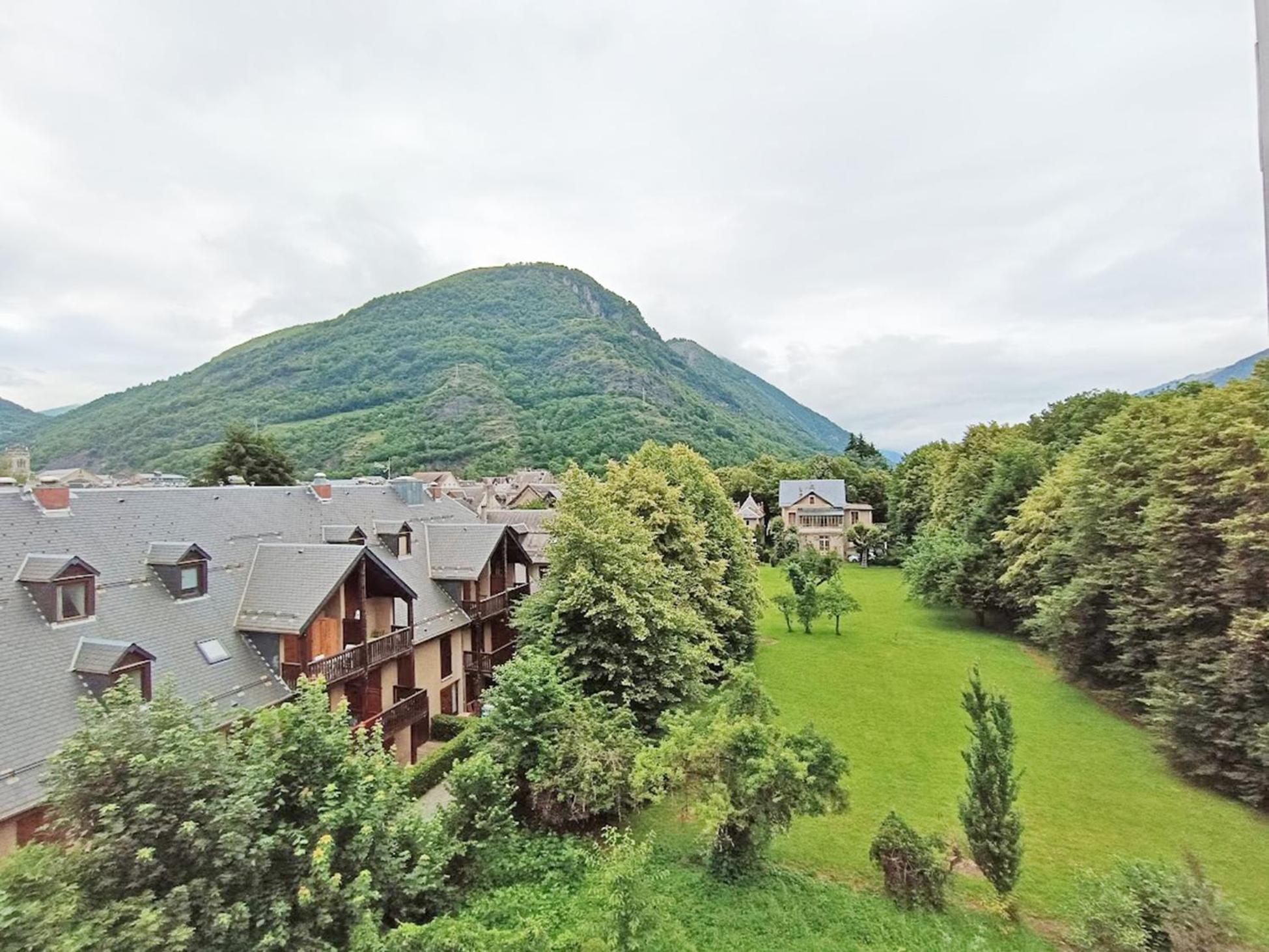 Chez Charlotte, T3 Duplex, Vue Montagne, Parking Gratuit, Ascenseur, 4 Personnes Apartment Bagneres-de-Luchon Exterior photo